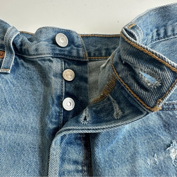 LEVI'S 501 High Rise Womens Denim Shorts Quiet Riot Medium Wash Distressed 31 - Picture 5 of 13